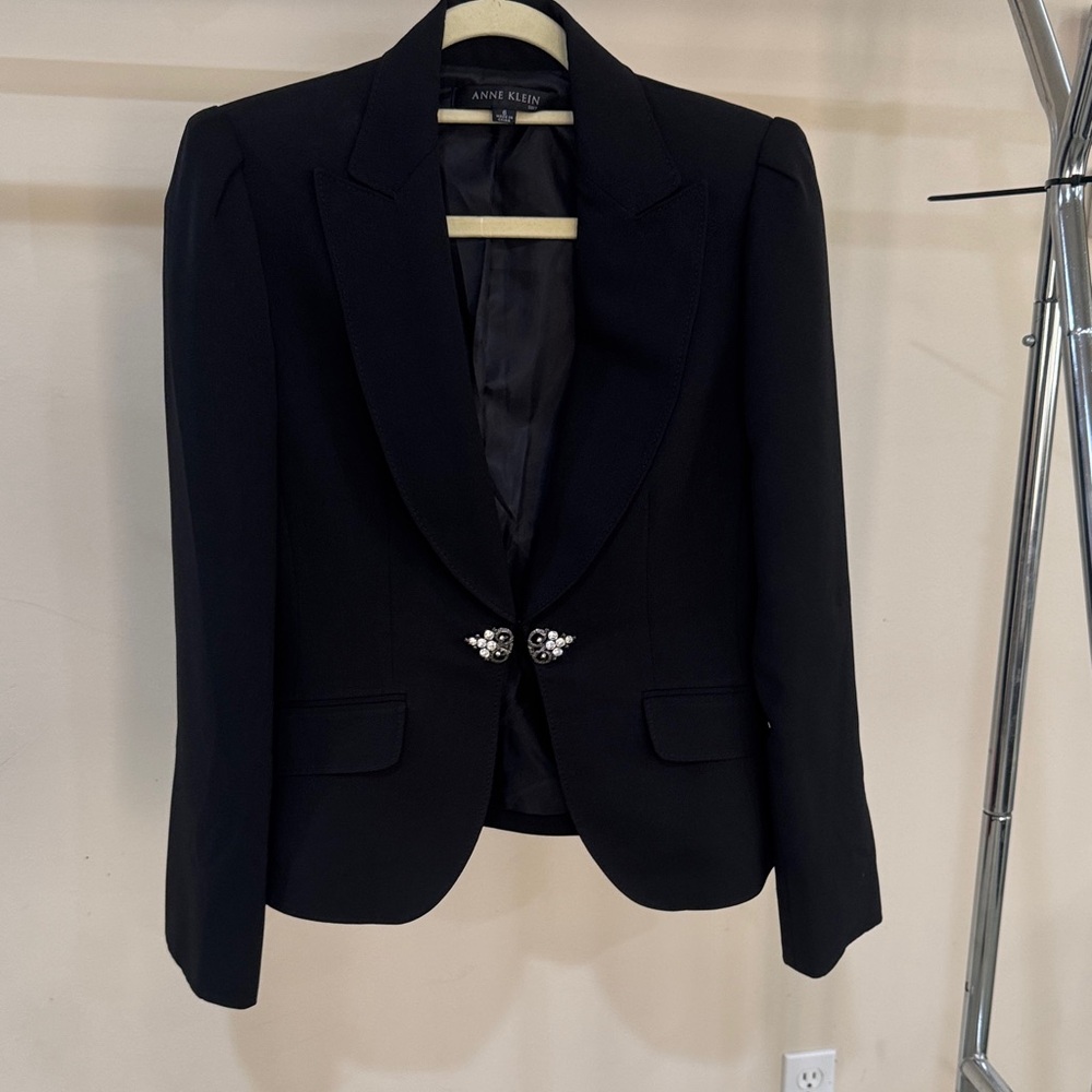 Anne Klein Elegant Black Blazer with Embellished Buttons